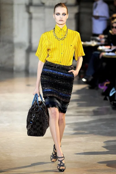 Look 13